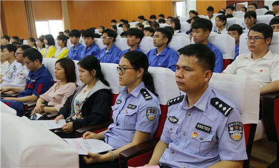 玉林市举办首期“青年论坛”活动贯彻 “青年大学习”行动