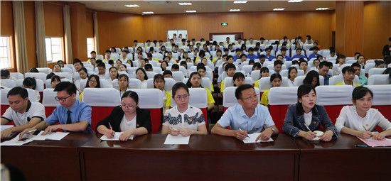 玉林市举办首期“青年论坛”活动贯彻 “青年大学习”行动