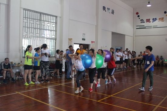 不忘初心跟党走 同心谱写新时代 —秀峰区工会、团秀峰区委联合举办2018年秀峰区职工运动会