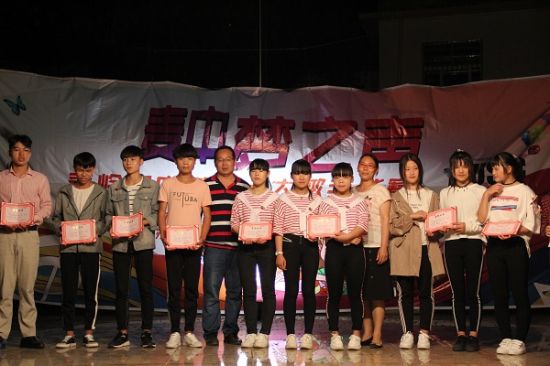 广西师范大学第四届研究生支教团开展校园首届“麦中梦之声”十佳歌手比赛