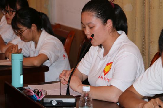 隆安县组织西部计划志愿者学习党的十九大精神