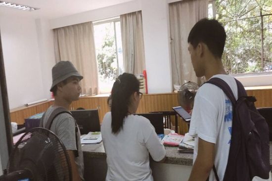 广西师范大学爱·回家志愿服务队走入社区