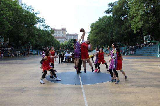 【“团结杯”篮球赛】广西民族大学政管学院女篮荣获季军