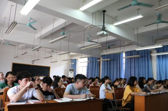 广西民族大学管理学院举行第二十五期党课培训第四次培训