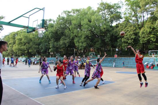 【“团结杯”篮球赛】广西民族大学政管学院女篮荣获季军