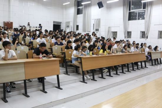 广西师范大学文学院/新闻与传播学院举办马克思主义新闻观系列讲座