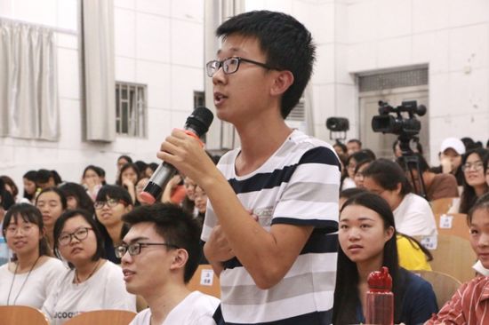 广西师范大学文学院/新闻与传播学院举办马克思主义新闻观系列讲座