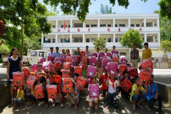 扶贫助学，爱在六一 ——北海高新区扶贫助学活动