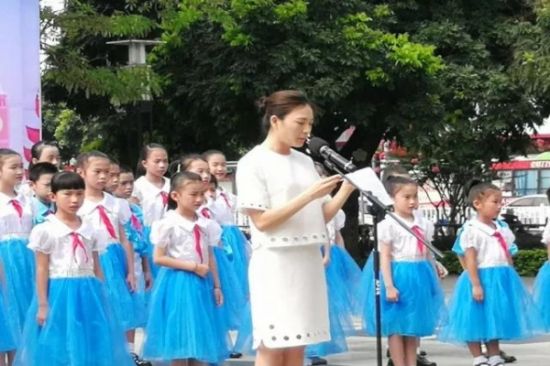 “你我齐唱价值观 共创全国文明城” 2018年北海市青少年庆“六一”文艺演出 在北部湾广场圆满举行