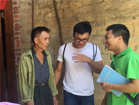 共青团玉林市委员会到帮扶村开展2018年年中入户帮扶工作