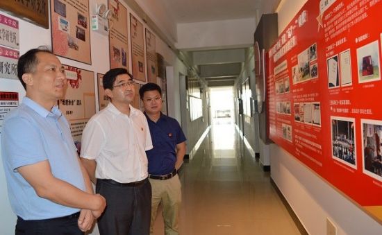 共青团中央学校部副部长廉思到广西师范大学调研共青团工作