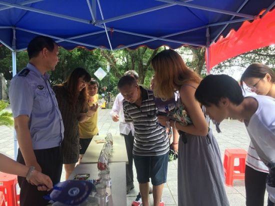 团秀峰区委开展“助力创城，远离毒品” 宣传活动