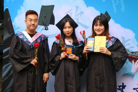 广西师范大学历史文化与旅游学院举行2018届毕业典礼暨学位授予仪式