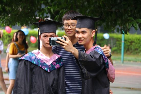 广西师范大学历史文化与旅游学院举行2018届毕业典礼暨学位授予仪式