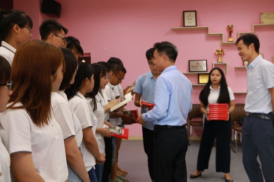 广西民族大学举行2018年西部计划志愿者欢送会