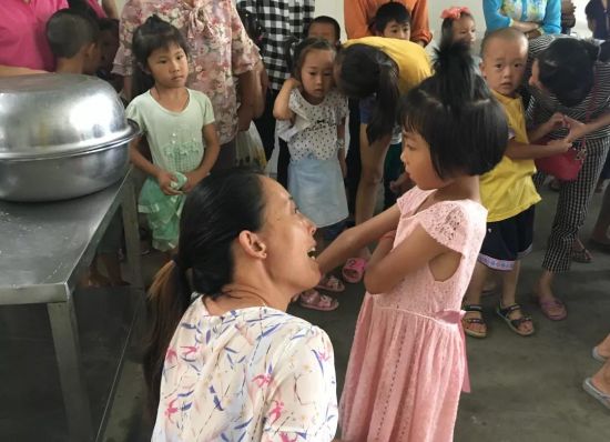 恭城县观音乡关注儿童暑期安全,公益课堂请进瑶乡