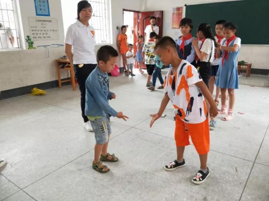 【恭城县大学生西部计划志愿者】六·一的花朵你最美
