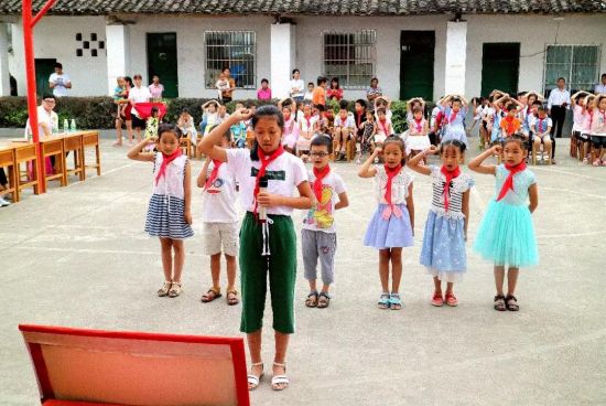 【恭城县大学生西部计划志愿者】六·一的花朵你最美