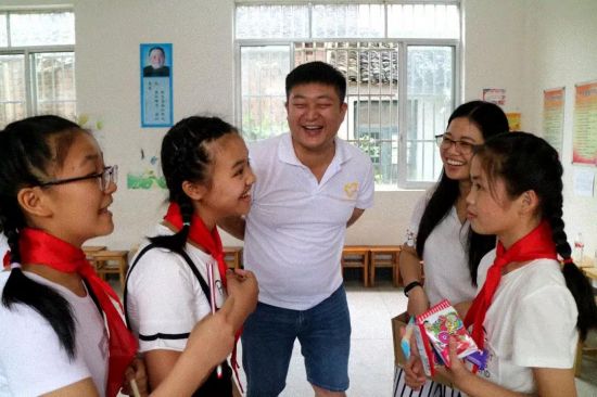 【恭城县大学生西部计划志愿者】六·一的花朵你最美