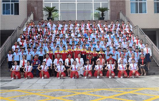 高举星星火炬跟党走 坚持立德树人谱华章