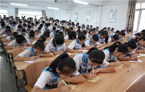 岑溪市三堡中学“天天向上”励志教育专题讲座