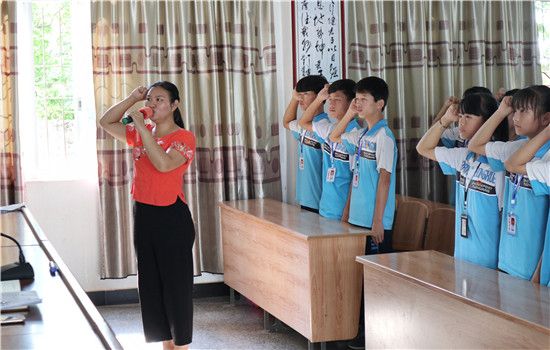 岑溪市三堡中学2018年“青春担当永跟党走” 入团宣誓大会