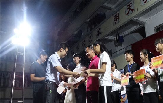 岑溪市诚谏镇团委举办“爱读书、读好书”演讲比赛