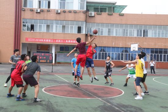 华锡集团铜坑矿生产技术中心与中南大学实习生篮球友谊赛精彩上演