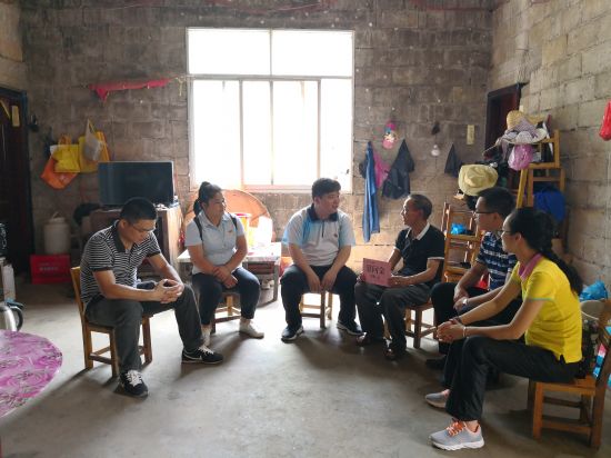 团市委“七一”间开展“七一”慰问暨“换位沉底”活动