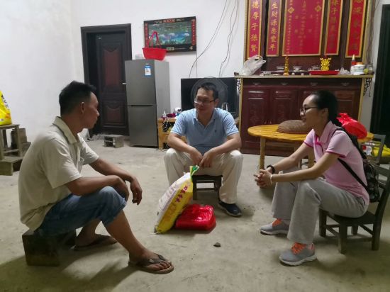 团市委“七一”间开展“七一”慰问暨“换位沉底”活动