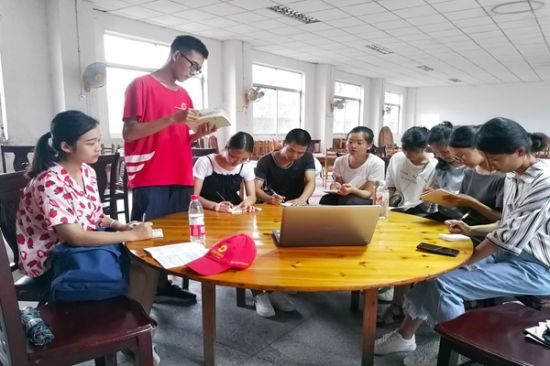 【团的十八大】灵川县九屋镇挂职队成员开展学习团十八大精神