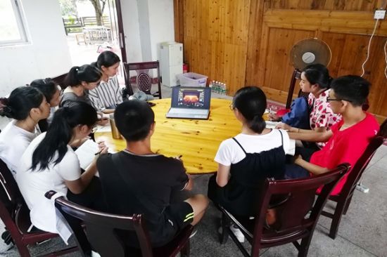 【团的十八大】灵川县九屋镇挂职队成员开展学习团十八大精神