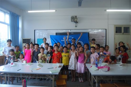 广西师范大学蒲公英创客坊开展暑期科技夏令营