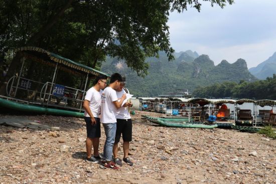 【青春三下乡】漓江学院志愿者三下乡调研团队展开文化和旅游产业发展状况调研活动