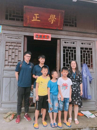 【青春三下乡】漓江学院学子江头村弘扬廉政文化教育 携手奉献爱心