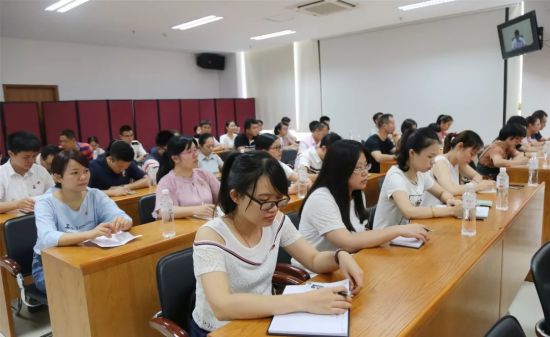 玉林市各级团组织收看共青团广西区委传达学习团十八大精神视频会议