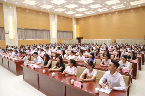 青年学子在玉出征，奔赴基层奉献青春的战场！