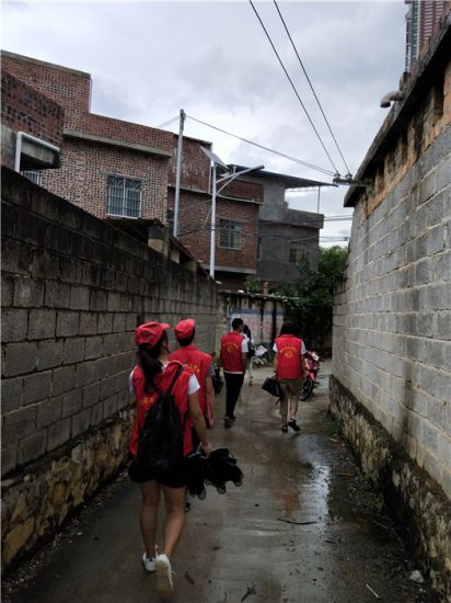 脱贫攻坚 |南宁市隆安县青年志愿者开展“希望工程·圆梦行动”帮助贫困新生圆梦大学