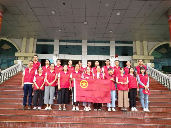 脱贫攻坚 |南宁市隆安县青年志愿者开展“希望工程·圆梦行动”帮助贫困新生圆梦大学