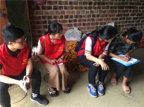 脱贫攻坚 |南宁市隆安县青年志愿者开展“希望工程·圆梦行动”帮助贫困新生圆梦大学