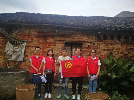 脱贫攻坚 |南宁市隆安县青年志愿者开展“希望工程·圆梦行动”帮助贫困新生圆梦大学