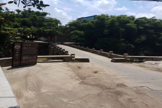 广西师范大学物理科学与技术学院开展“走进大安古建筑群”暑期实践活动