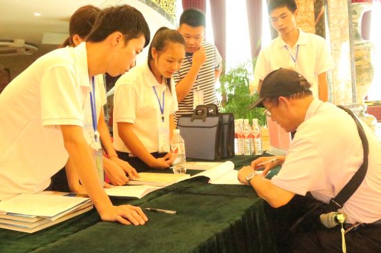 “寻英雄足迹,展城市之魂”—— 钦州学院暑期大学生社会实践志愿者在行动