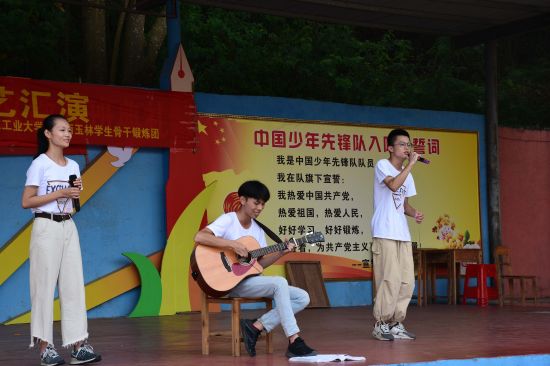 七月鎏夏三行情，八月季忆聚首馨