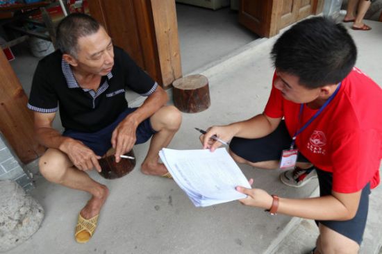 访问农户，体验农户喜乐 ——珠江—西江经济带特色小镇助力精准扶贫脱贫发展、特色小镇建设与乡村振兴融合发展调查系列报道