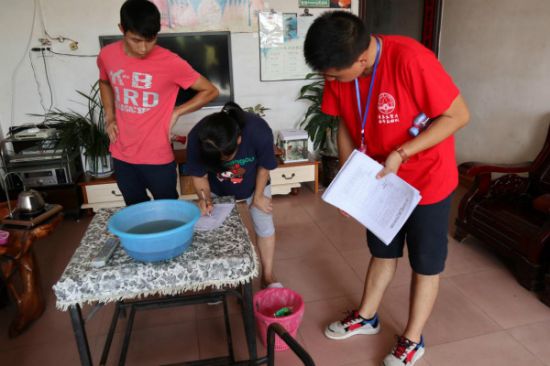 访问农户，体验农户喜乐 ——珠江—西江经济带特色小镇助力精准扶贫脱贫发展、特色小镇建设与乡村振兴融合发展调查系列报道