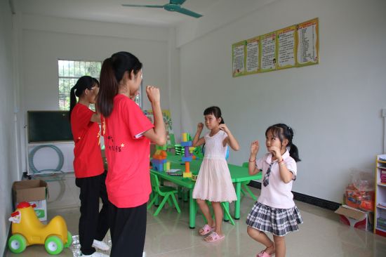 【暑期社会实践】广西民族大学学生社团联合会赴崇左市龙州县响水镇高峰村开展关爱儿童暑期社会实践活动