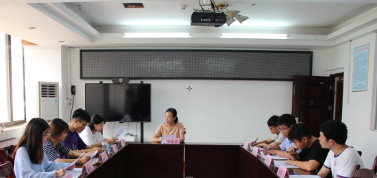 天峨县召开2018届补录西部计划志愿者座谈会