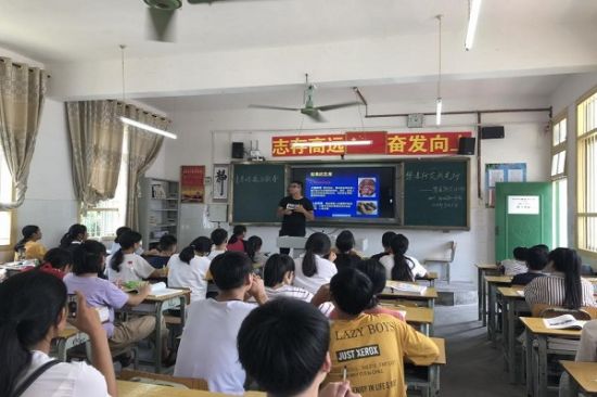 青春传递正能量——禁毒防艾我先行