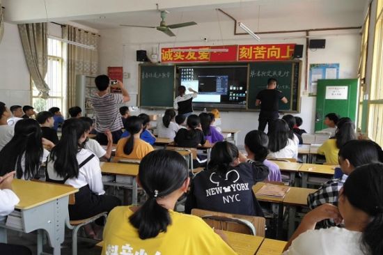 青春传递正能量——禁毒防艾我先行